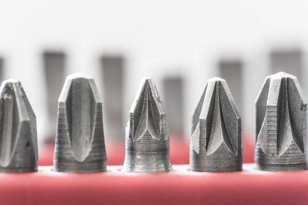 传承红色基因:《红岩精神故事》带给当代青年的精神洗礼