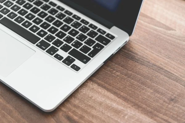 《何敞廉洁故事：穿越千年的清官典范如何照亮现代人的精神世界》