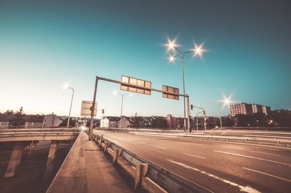 《河岸故事：在流淌的文字中打捞人性的微光》